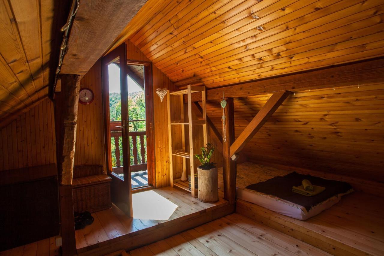 Na Okic - A Private Forest Oasis Sveti Martin pod Okicem Exterior foto